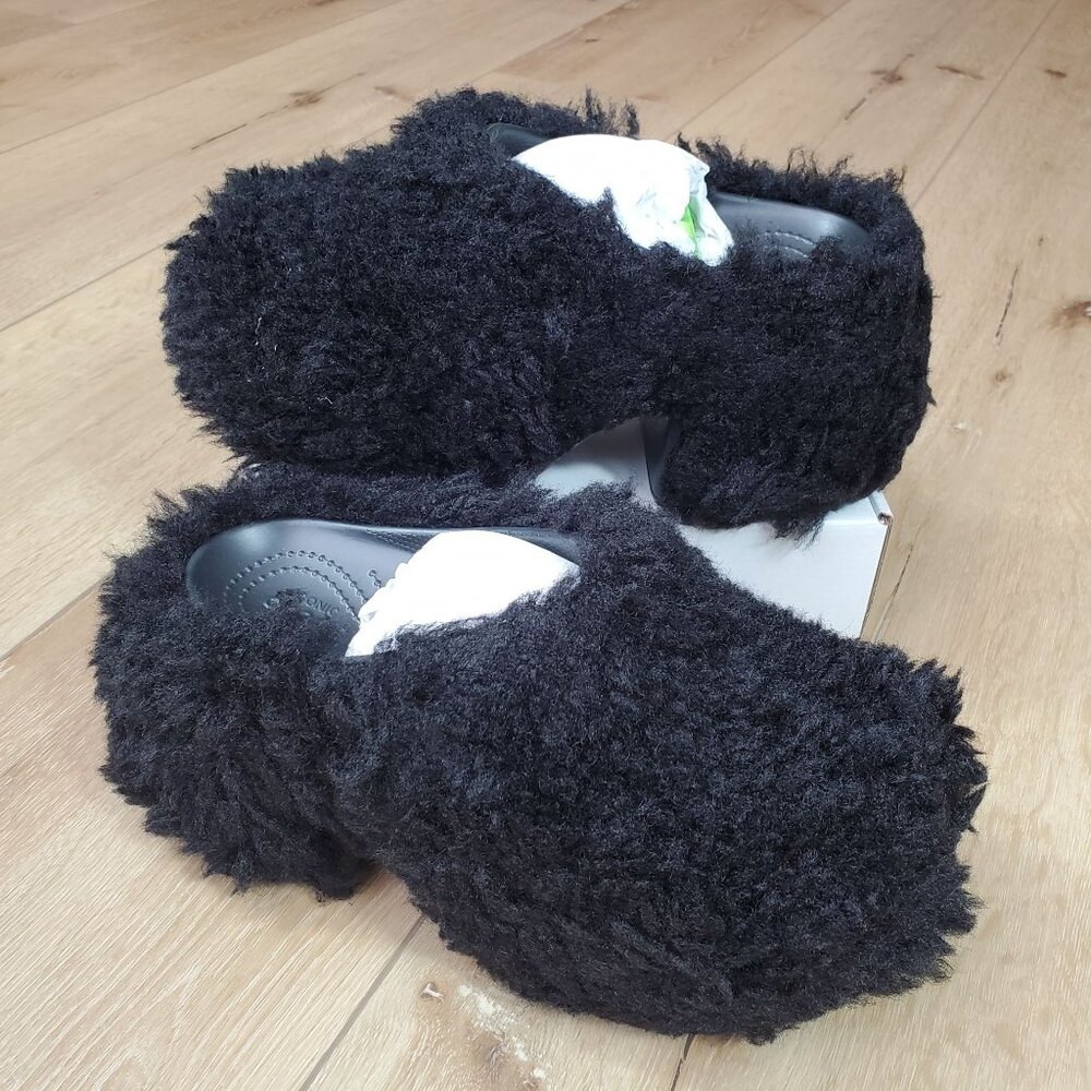 CROCS Black Fuzzy Classic Clog Mules